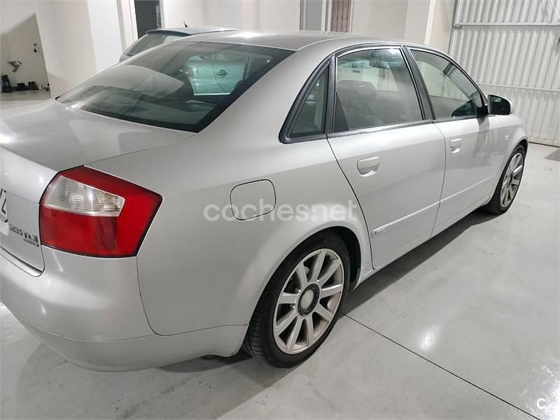 Usado Audi A4 180 CV (132 kW) 2002 Gris / plata Berlina