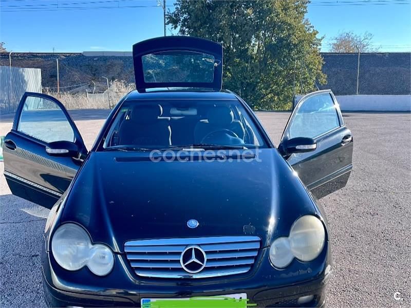 Usado Mercedes C200 163 CV (119 kW) 2003 Negro Berlina
