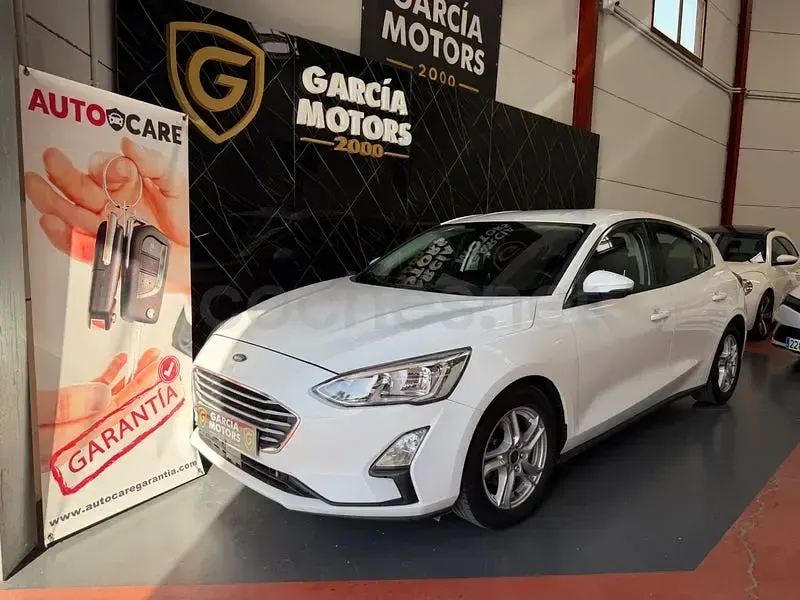 Usado Ford Focus Trend 120 CV (88 kW) 2020 Blanco Berlina
