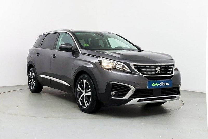 Usado Peugeot 5008 Allure 130 CV (95 kW) 2019 Gris / plata SUV