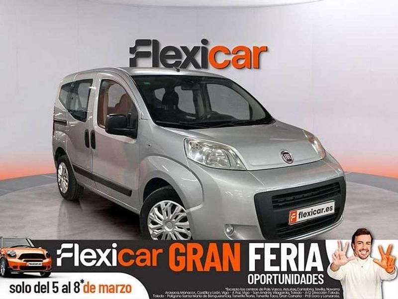 Usado Fiat Qubo Dynamic 80 CV (58 kW) 2016 Gris Monovolumen