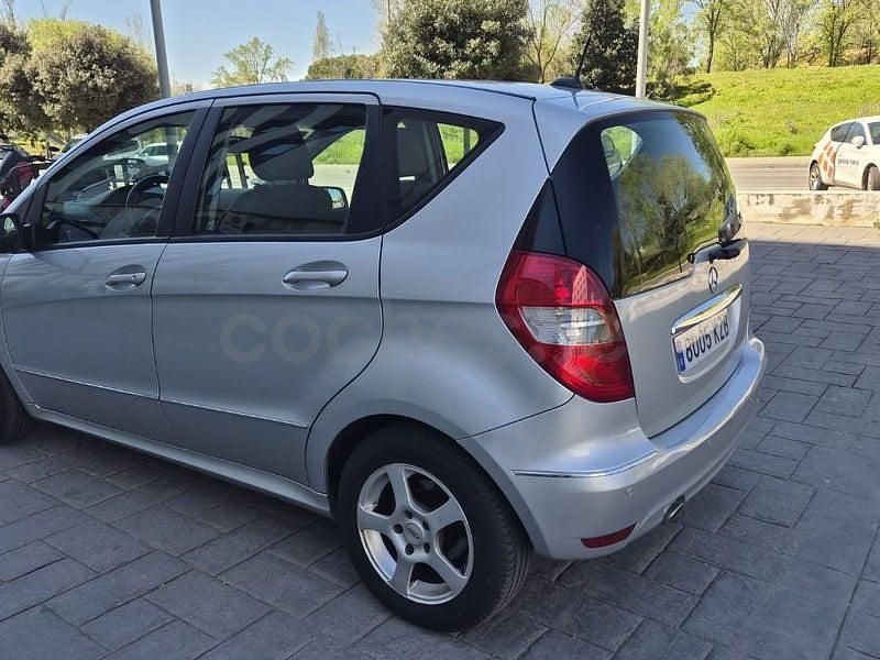 Usado Mercedes A170 Classic 116 CV (85 kW) 2009 Gris / plata Monovolumen