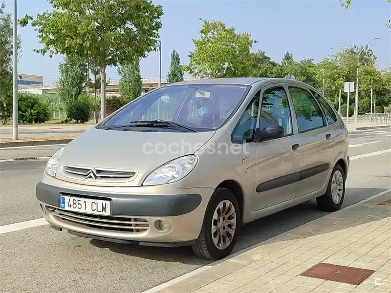 Usado Citroën Xsara Picasso Exclusive 90 CV (66 kW) 2003 Beige Monovolumen