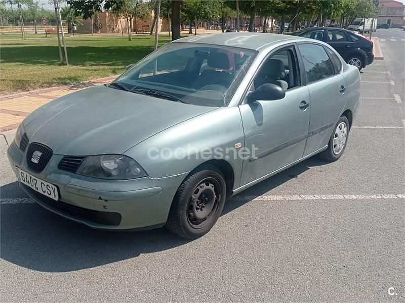 Usado Seat Cordoba Stella 64 CV (47 kW) 2004 Gris / plata Berlina