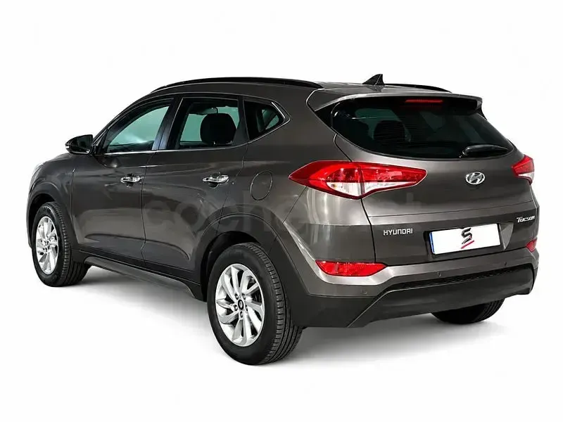Usado Hyundai Tucson 115 CV (84 kW) 2016 Gris / plata SUV