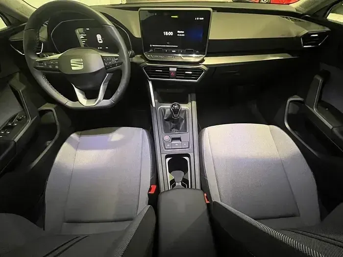 Usado Seat Leon Style 116 CV (85 kW) 2024 Blanco Familiar