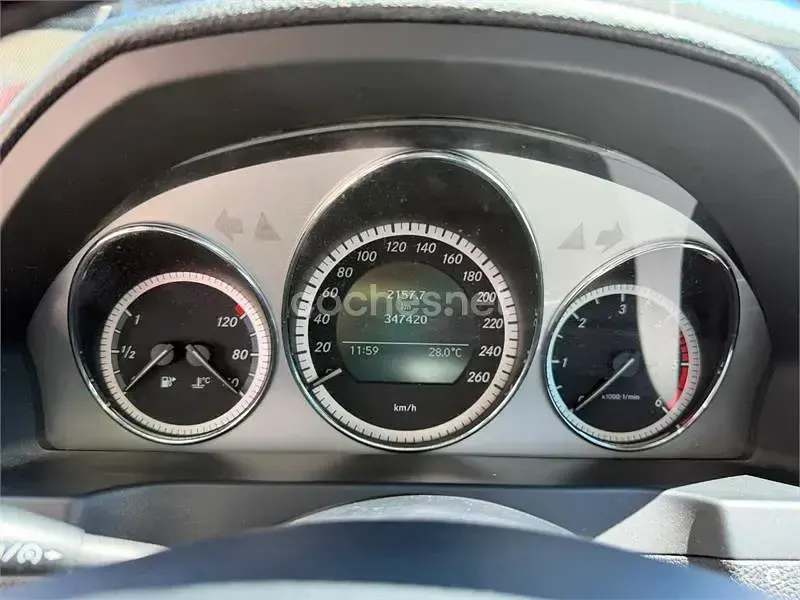 Usado Mercedes C200 Avantgarde 136 CV (100 kW) 2010 Negro Familiar