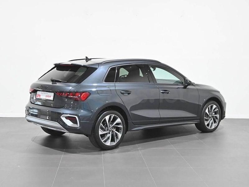 Usado Audi A3 Ambiente 204 CV (150 kW) 2025 Gris / plata Berlina