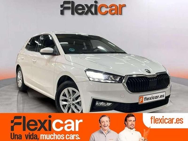 Usado Skoda Fabia Selection 95 CV (69 kW) 2024 Blanco Utilitario
