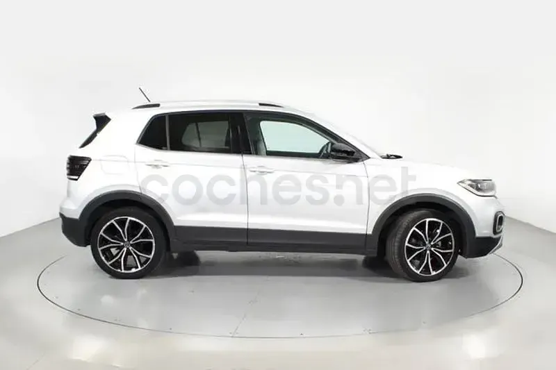 Usado VW T-Cross Sportline 110 CV (80 kW) 2021 Gris / plata SUV