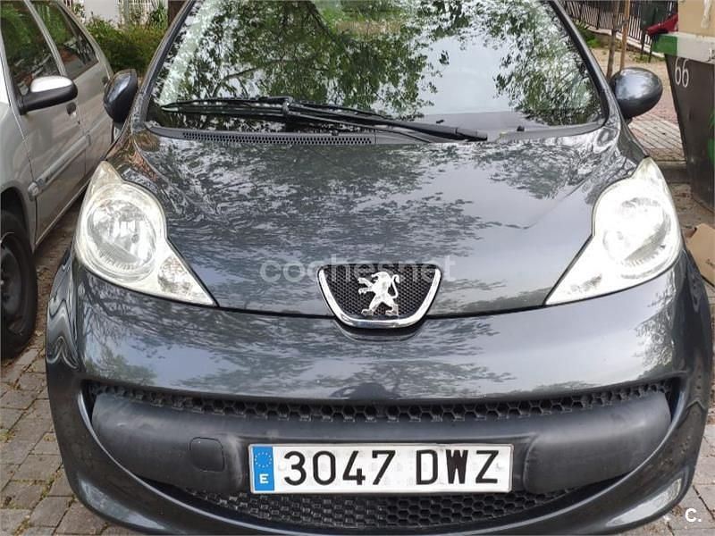 Usado Peugeot 107 68 CV (50 kW) 2006 Negro Utilitario
