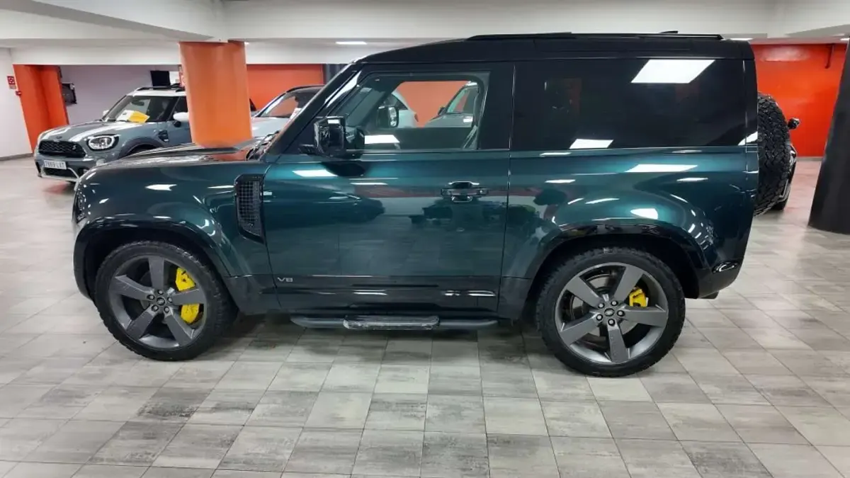 Usado Land Rover Defender 525 CV (386 kW) 2022 Verde SUV