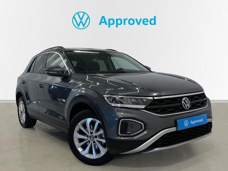 Usado VW T-Roc Life 110 CV (80 kW) 2024 Gris SUV