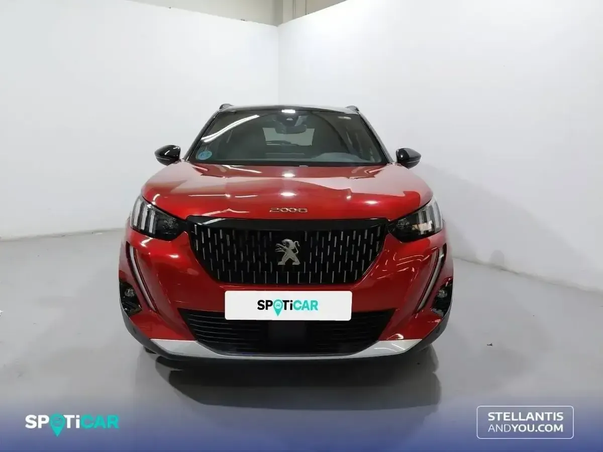 Usado Peugeot 2008 GT 130 CV (95 kW) 2022 Rojo SUV