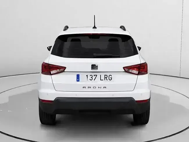 Usado Seat Arona Ecomotive 110 CV (80 kW) 2021 Blanco SUV
