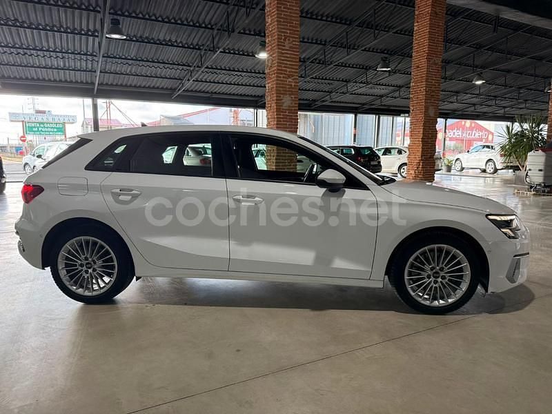 Usado Audi A3 Ambiente 150 CV (110 kW) 2021 Blanco Berlina