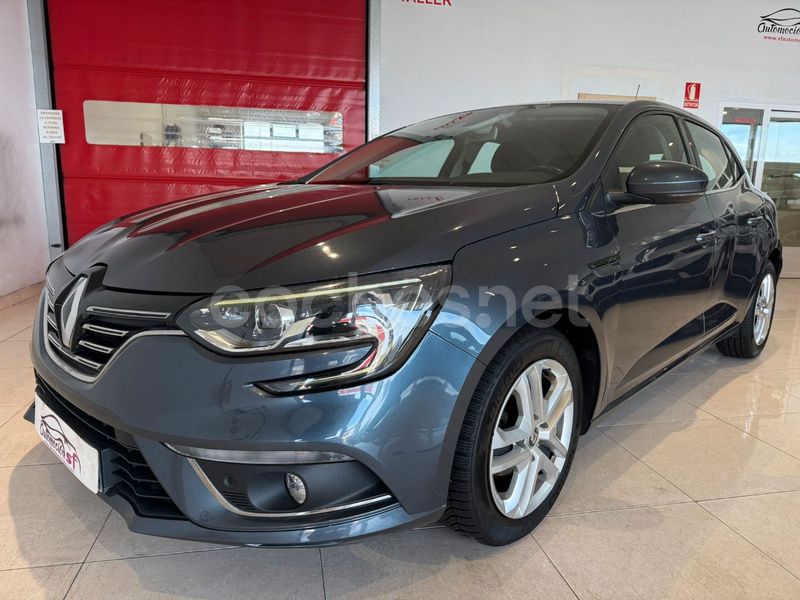 Gris / plata Usado 2017 Renault Mégane IV Business Berlina | 12.900 € (Un poco caro) - Imagen 1/4
