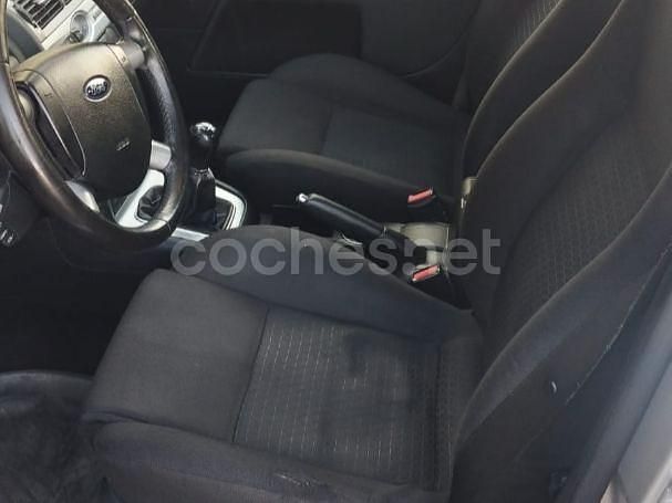 Usado Ford Mondeo Ambiente 115 CV (84 kW) 2005 Gris / plata Berlina