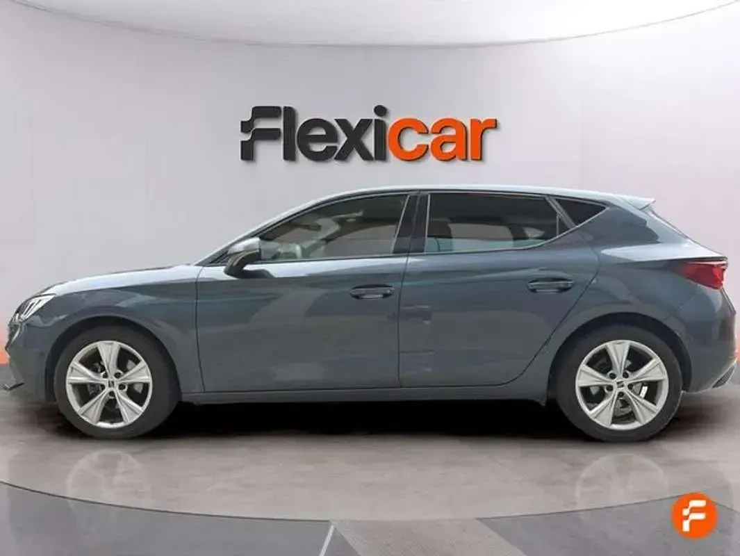 Usado Seat Leon FR 116 CV (85 kW) 2025 Negro Berlina