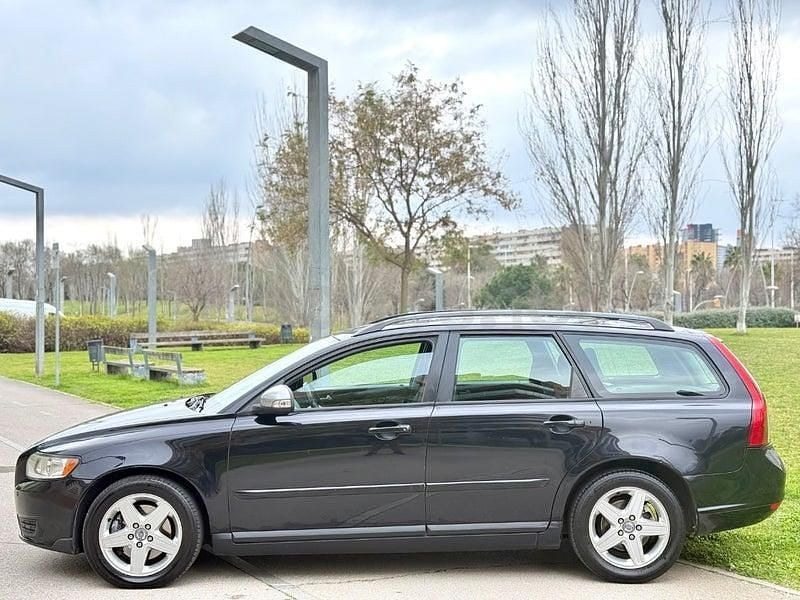 Usado Volvo V50 Momentum 109 CV (80 kW) 2009 Negro Familiar