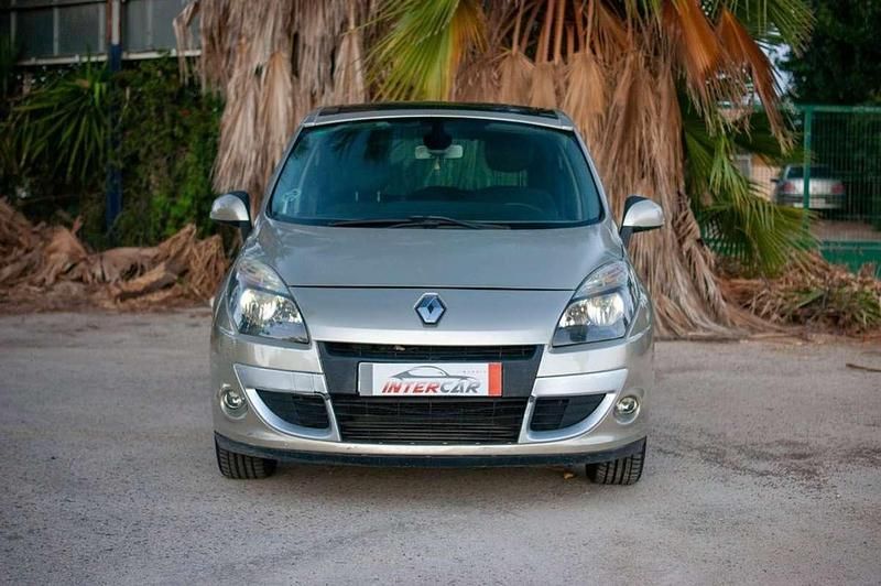 Usado Renault Scénic III Expression 106 CV (77 kW) 2010 Beige Monovolumen