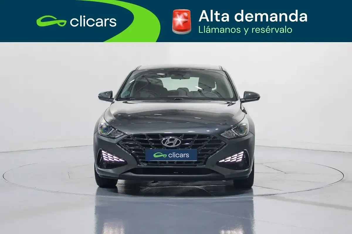 Usado Hyundai i30 110 CV (80 kW) 2022 Verde Berlina