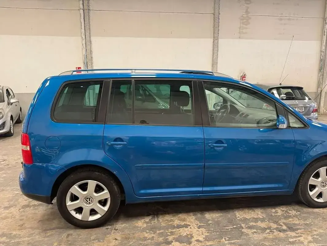 Usado VW Touran Advance 140 CV (102 kW) 2004 Azul Monovolumen