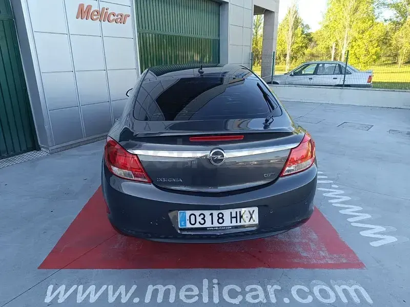 Usado Opel Insignia Selective 160 CV (117 kW) 2012 Gris / plata Berlina