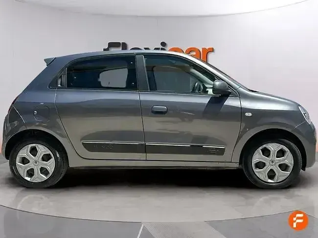 Usado Renault Twingo Zen 93 CV (68 kW) 2020 Gris Utilitario