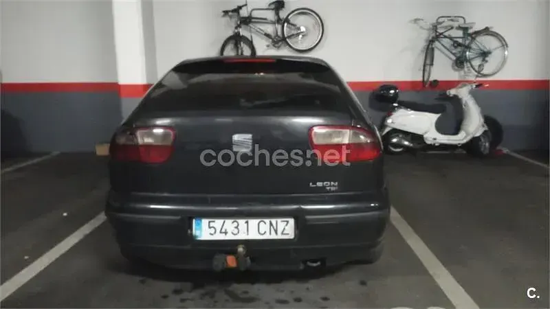 Usado Seat Leon 130 CV (95 kW) 2004 Negro Utilitario