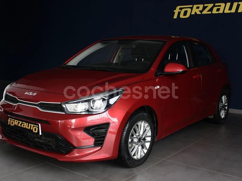 Rojo Usado 2023 Kia Rio Berlina | 16.490 € (Un poco caro) - Imagen 1/4