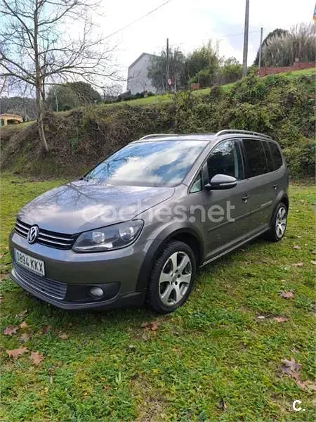 Usado VW Touran 140 CV (102 kW) 2011 Gris / plata Monovolumen