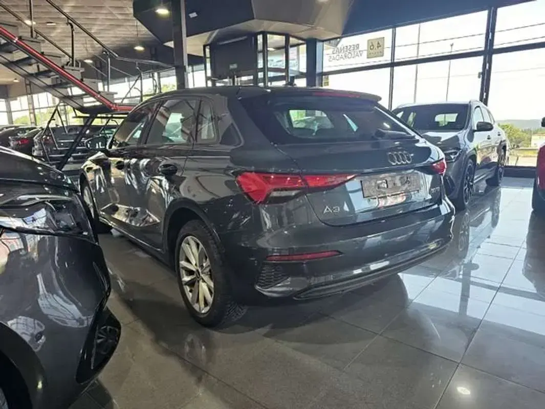 Usado Audi A3 Sportback 116 CV (85 kW) 2021 Negro Utilitario