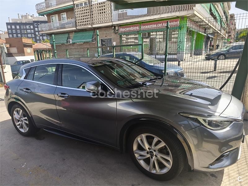 Usado Infiniti Q30 Premium 109 CV (80 kW) 2016 Gris / plata Utilitario