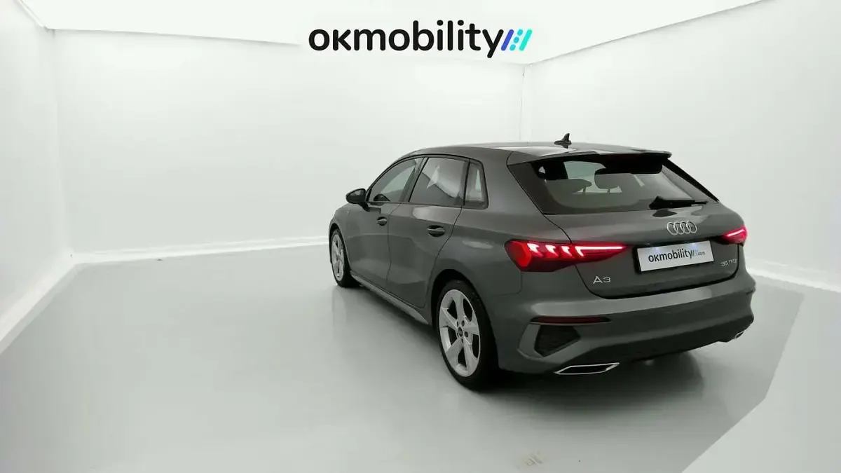 Usado Audi A3 S-Line 150 CV (110 kW) 2024 Plateado Familiar