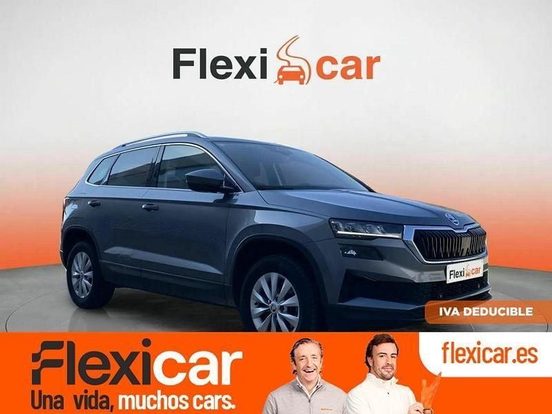 Gris Usado 2023 Skoda Karoq Ambition SUV | 21.990 € (Un poco caro) - Imagen 1/4