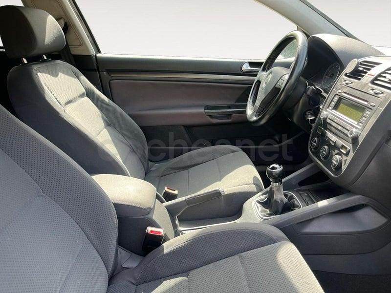 Usado VW Golf IV Highline 115 CV (84 kW) 2006 Gris / plata Berlina