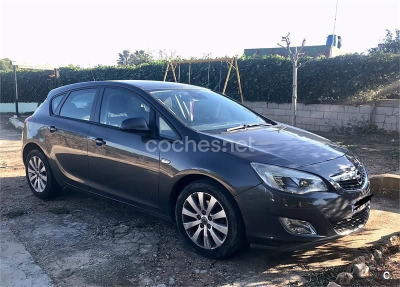 Gris / plata Usado 2011 Opel Astra Enjoy Berlina | 4000 € (Buen precio) - Imagen 1/4