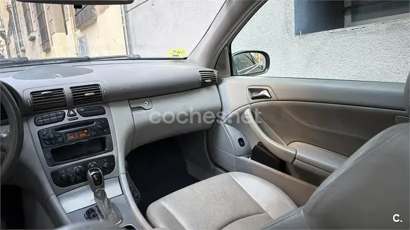Usado Mercedes C180 143 CV (105 kW) 2003 Gris / plata Berlina
