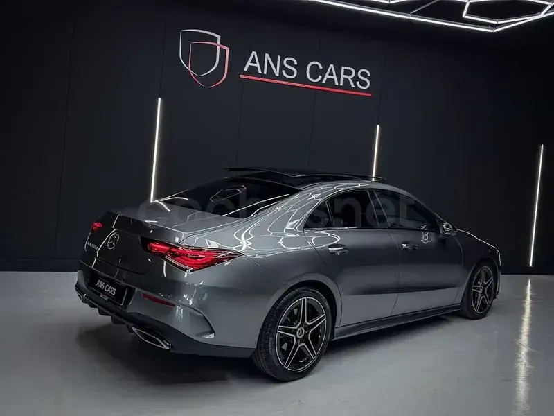 Usado Mercedes CLA200 150 CV (110 kW) 2020 Gris / plata Berlina