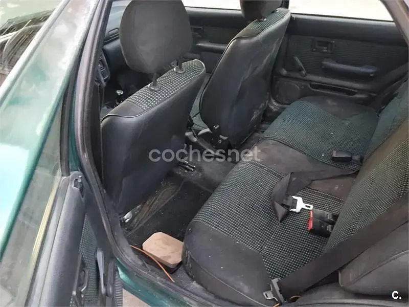 Usado Peugeot 106 58 CV (42 kW) 2000 Verde Utilitario