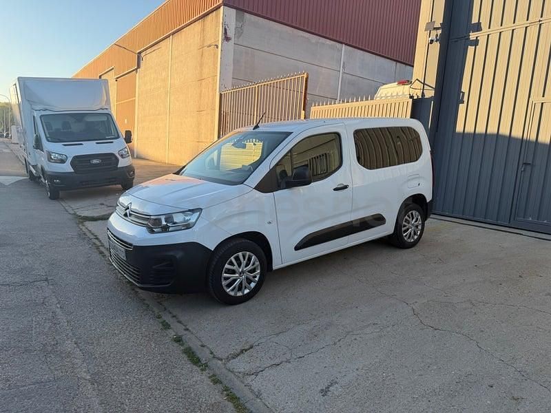 Usado Citroën Berlingo Feel 102 CV (75 kW) 2023 Blanco Monovolumen