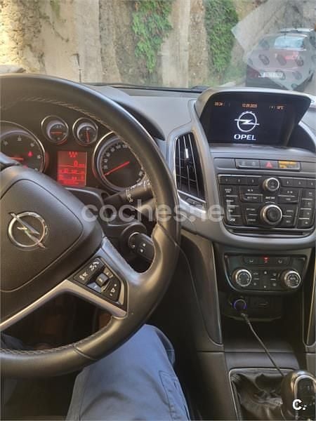 Usado Opel Zafira Tourer Excellence 130 CV (95 kW) 2014 Gris / plata Monovolumen