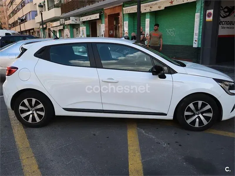Używany Renault Clio V Equilibre 100 KM (73 kW) 2023 Biały Sedan/Limuzyna