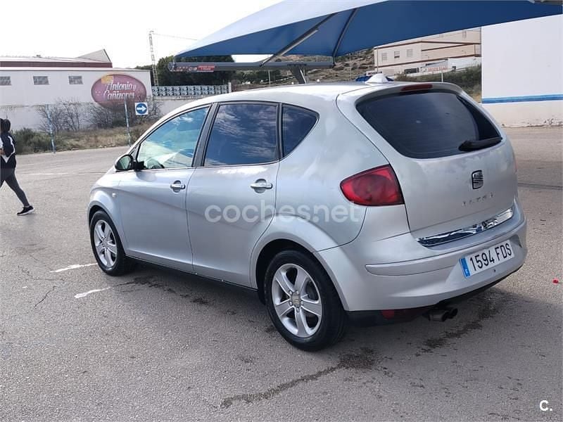 Usado Seat Altea Reference 105 CV (77 kW) 2006 Gris / plata Monovolumen