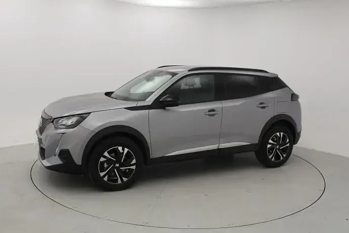 Usado Peugeot 2008 Allure 101 CV (74 kW) 2023 Gris SUV