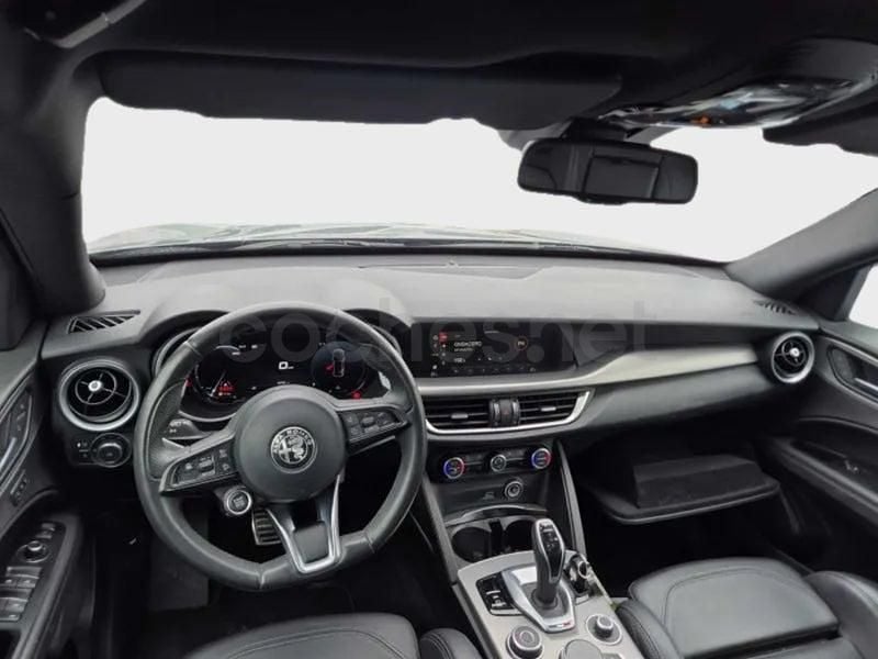 Usado Alfa Romeo Stelvio Veloce 210 CV (154 kW) 2023 Gris / plata SUV