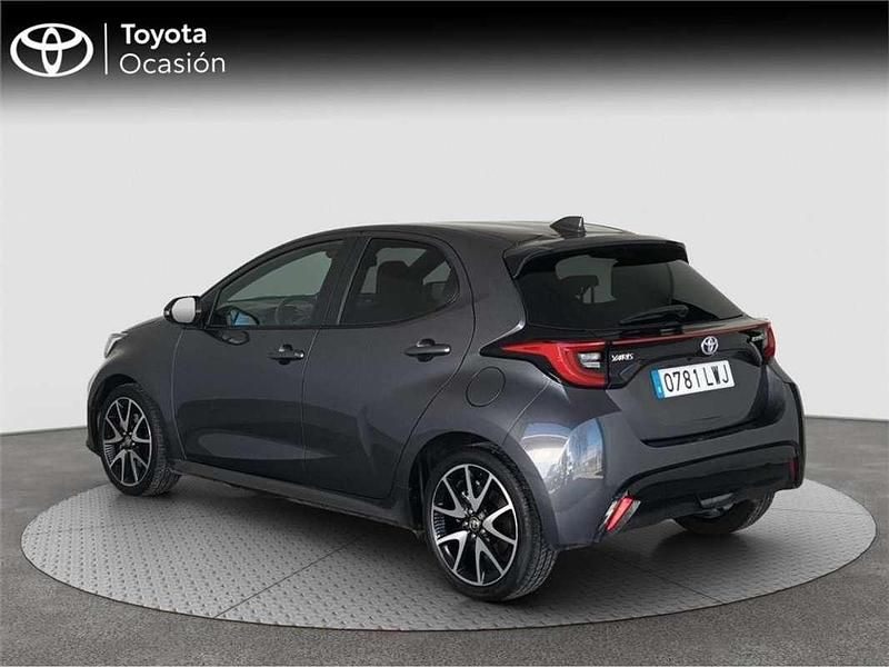Usado Toyota Yaris Hybrid Style 116 CV (85 kW) 2022 Monovolumen