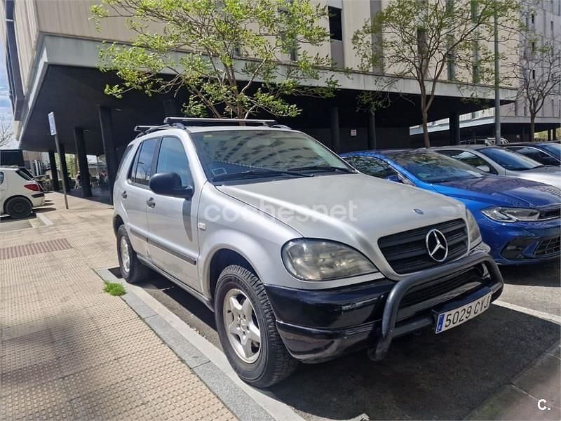 Usado Mercedes ML270 163 CV (119 kW) 2004 Gris / plata SUV