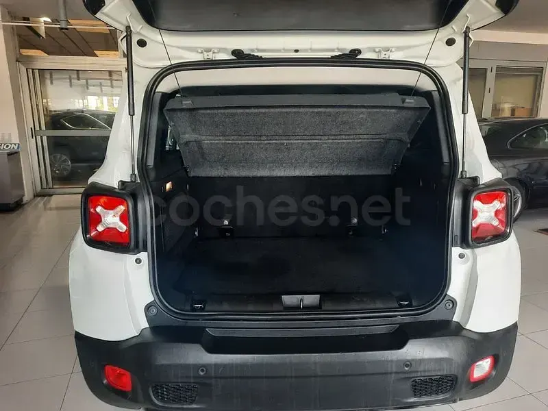 Usado Jeep Renegade Night Eagle 140 CV (102 kW) 2019 Blanco SUV